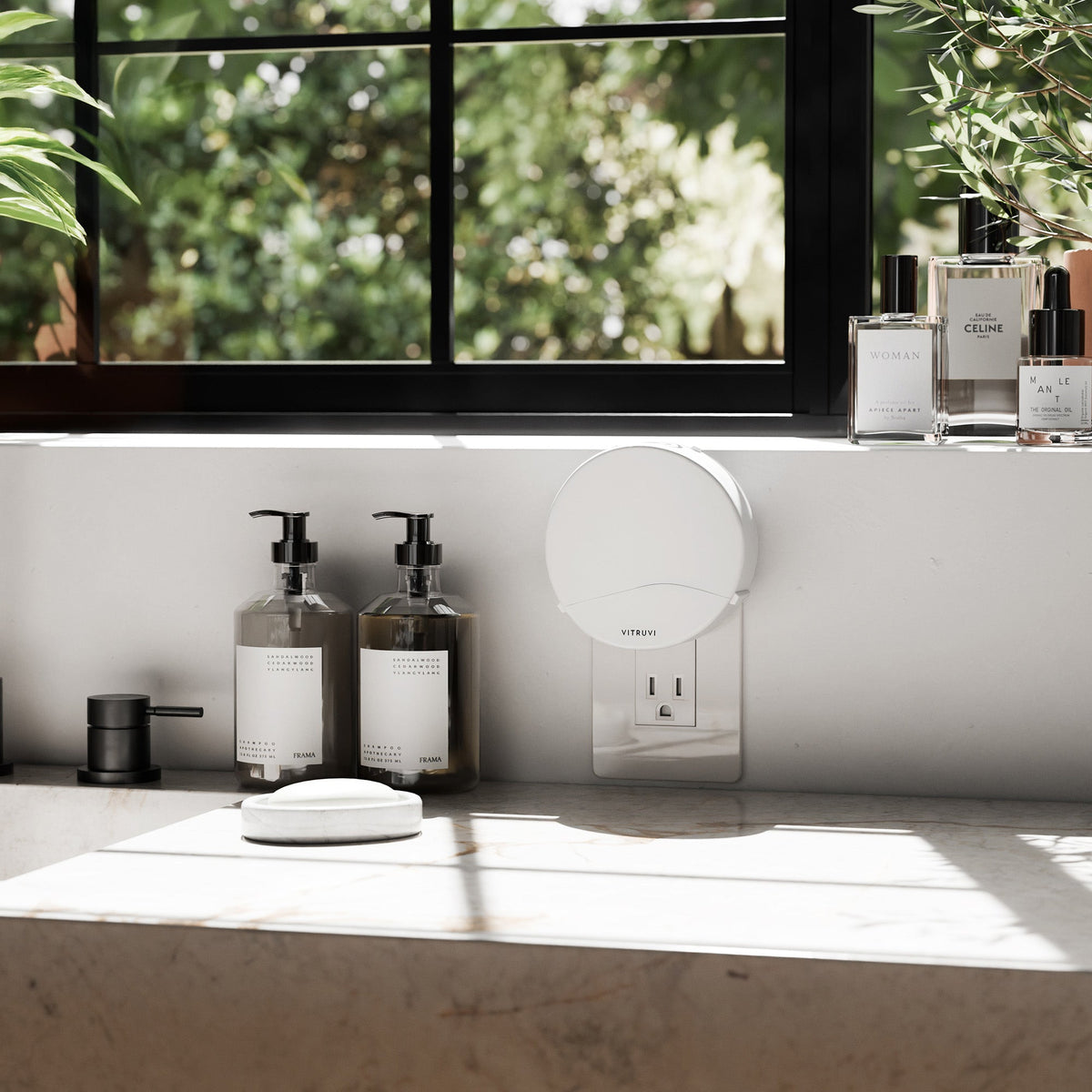 Push Plug-in Wall Diffuser – Starter Kit with Vanilla Mint Refill